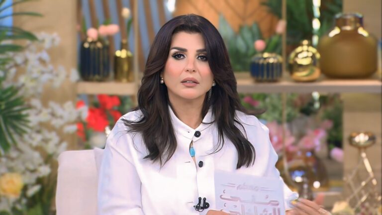 الإعلامية مني الشاذلي