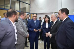 رئيس جامعة القاهرة يتفقد معامل التنسيق