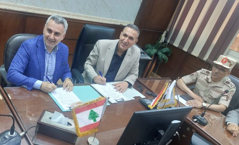 جانب من توقيع البروتوكول