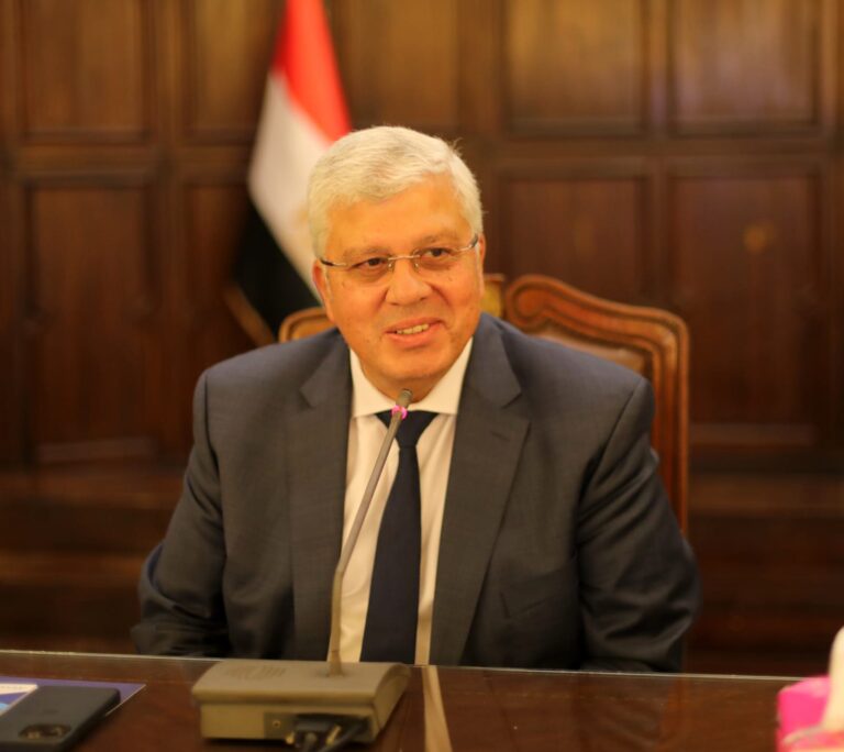 د. ايمن عاشور وزير التعليم العالي