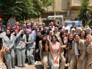 طلاب قسم الزجاج بكلية الفنون التطبيقية