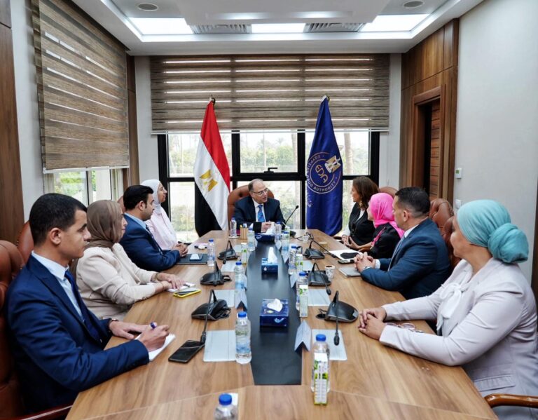 رئيس هيئة الدواء ووفد شركة نوفارتس
