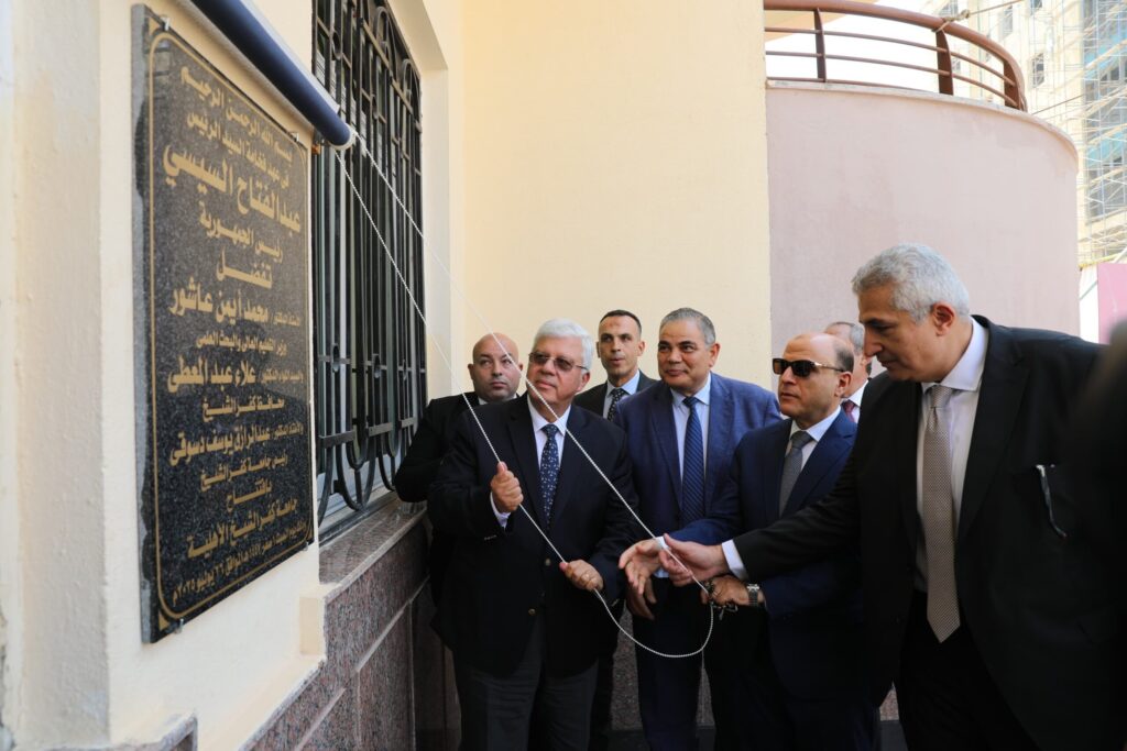 وزير التعليم العالي يفتح الجامعات الأهلية