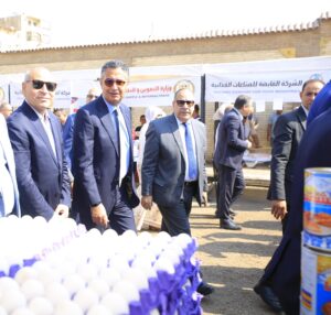 وزير التموين يفتتح سوق اليوم الواحد