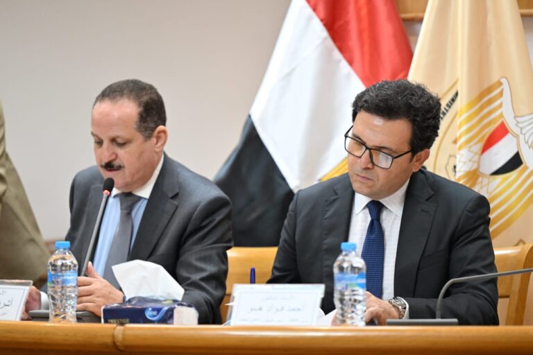وزير الثقافة خلال إعلان الفائزين