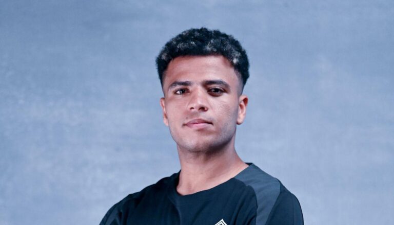 أحمد ربيع لاعب وسط فريق البنك الأهلي