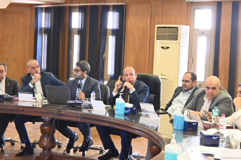 اجتماع مجلس إدارة مستشفيات جامعة القاهرة