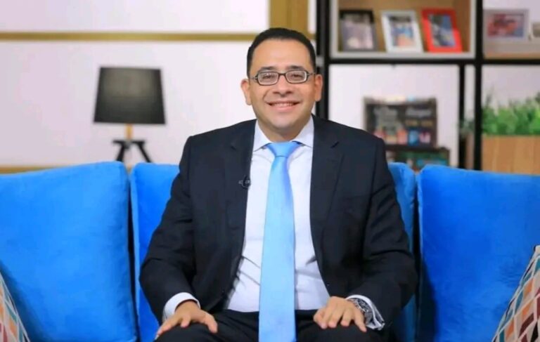 د. عمرو حسن أستاذ أمراض النساء والتوليد جامعة القاهرة