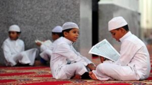 الاطفال في المسجد