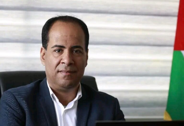 د. عماد عمر الكاتب والمحلل السياسي