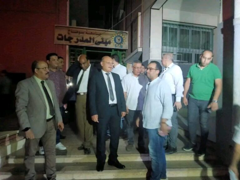 رئيس جامعة سوهاج يتفقد موقع الحريق