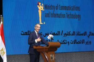 د. عمرو طلعت وزير الاتصالات