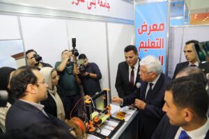 وزير التعليم العالي في معرض أخبار اليوم