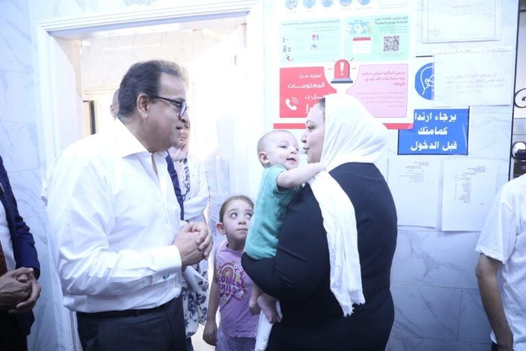 وزير الصحة يستمع لشكاوى المواطنين