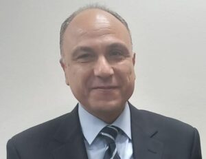 الكاتب الصحفي أيمن صقر