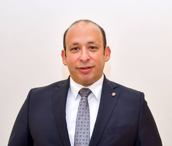 د. حسام صلاح عميد طب قصر العيني