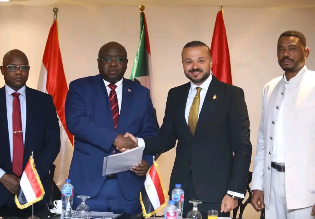 جانب من توقيع الاتفاقية