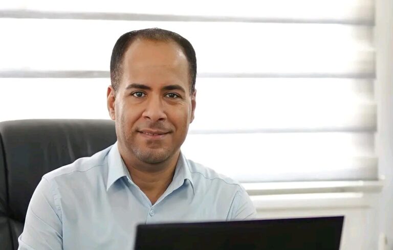 د. عماد عمر الكاتب والمحلل السياسي