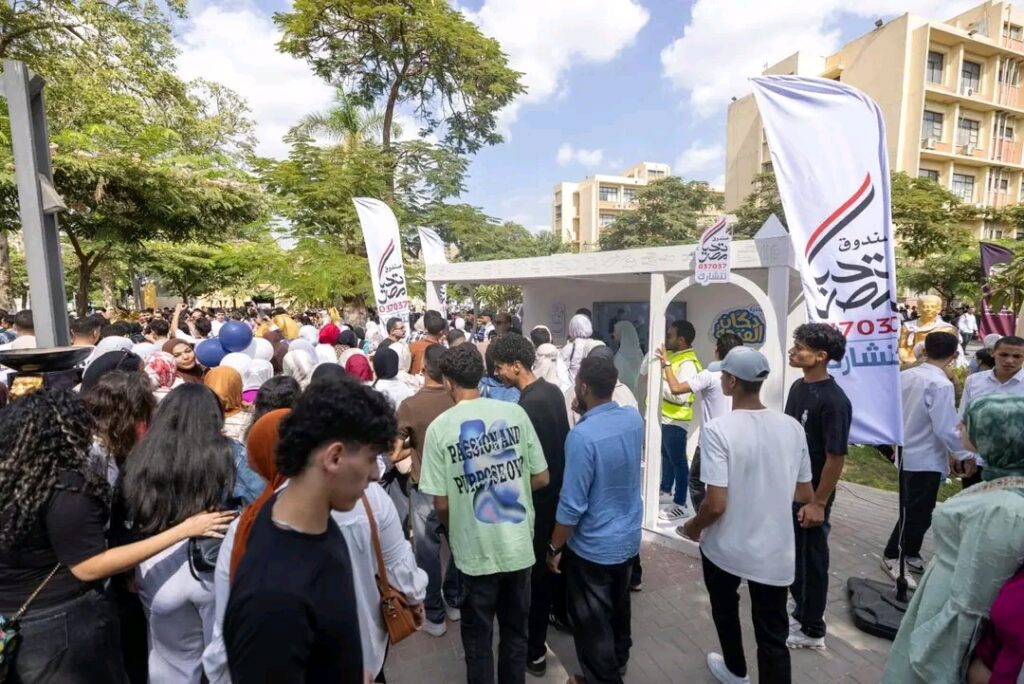 طلاب جامعة عين شمس