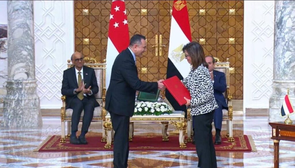 جانب من توقيع البروتوكول