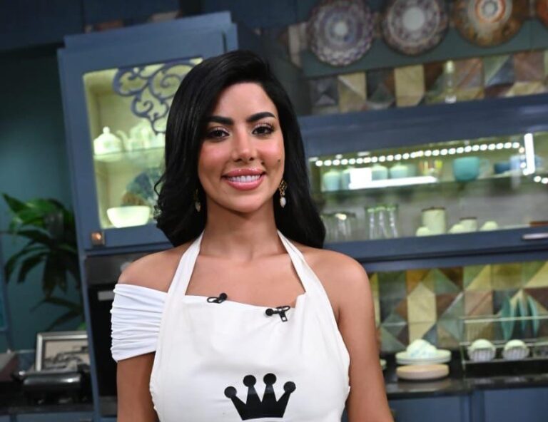كارولين عزمي