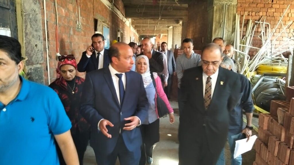 عميد طب القاهرة يتفقد مبنى العيادات الخارجية