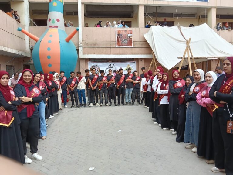 طلاب جامعة بنها