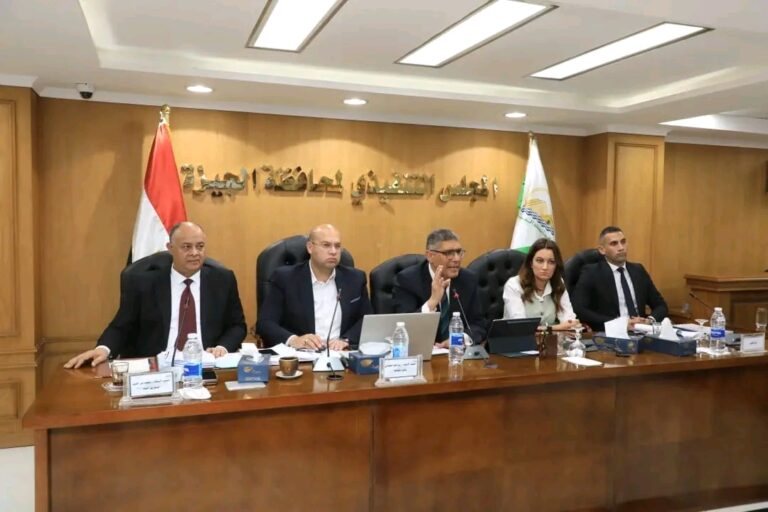 اجتماع محافظ الجيزة