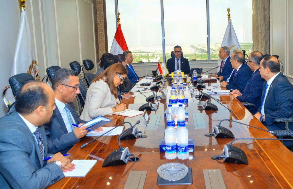 اجتماع وزير التموين