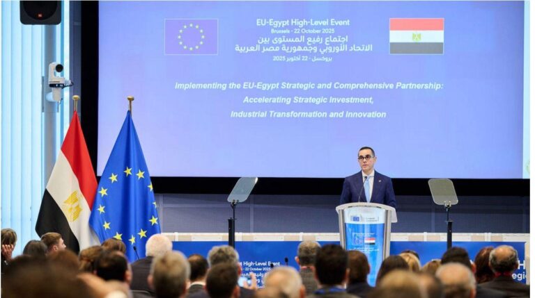 حسن الخطيب وزير الاستثمار