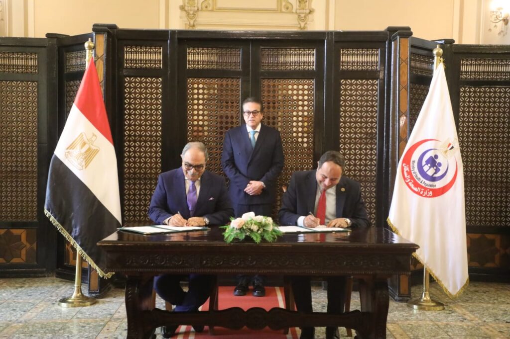 جانب من توقيع البروتوكول
