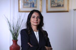 رشا موريس الخبيرة القانونية
