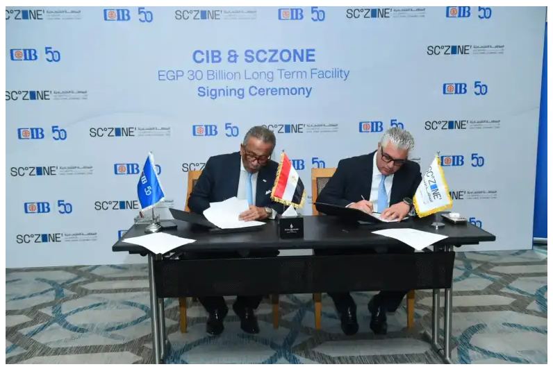 جانب من التوقيع