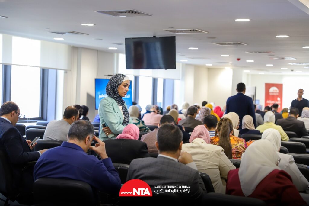 حلقة نقاشية بالأكاديمية الوطنية للتدريب