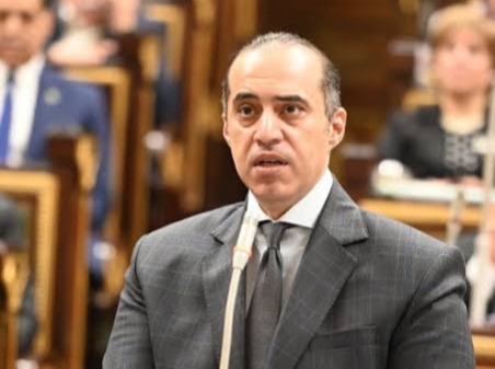 المستشار محمود فوزي وزير الشؤون النيابية