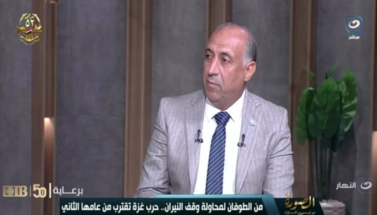 د. أيمن الرقب استاذ العلوم السياسية