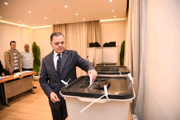 وزير الداخلية يدلي بصوته في الانتخابات