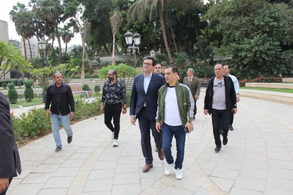 وزير الثقافة يتفقد حديقة الأزبكية