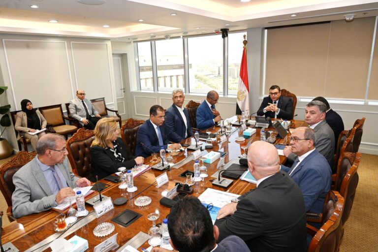 اجتماع وزير الإسكان