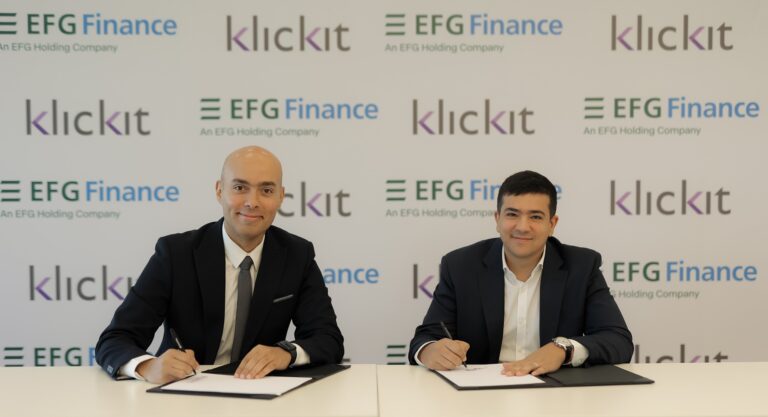 جانب من توقيع البروتوكول