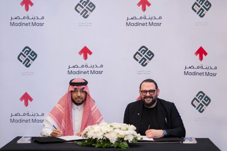 جانب من توقيع الاتفاقية