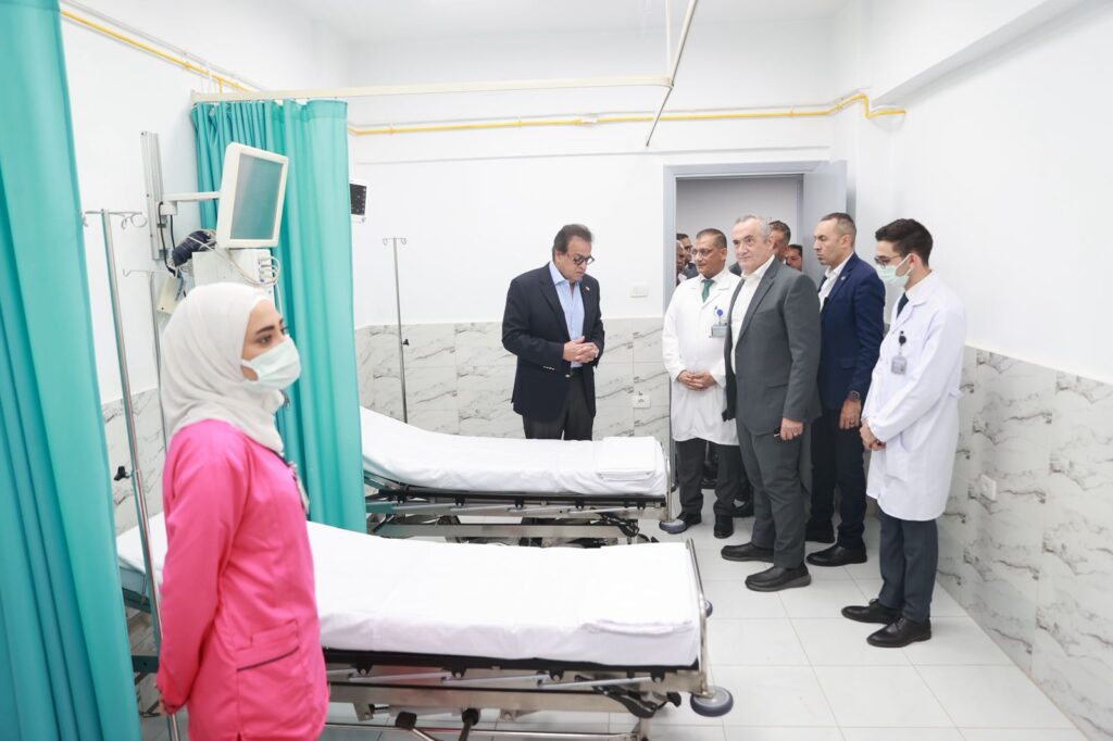 وزير الصحة يتفقد مستشفي المطرية