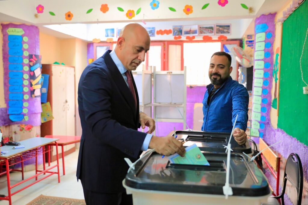 وزير التربية والتعليم يدلي بصوته في الانتخابات