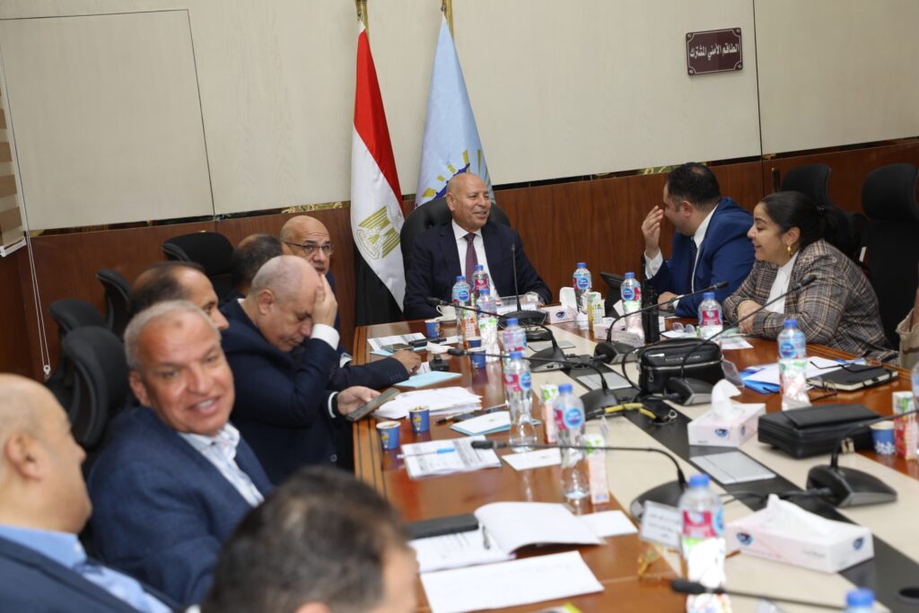 محافظ القاهرة يتابع الانتخابات