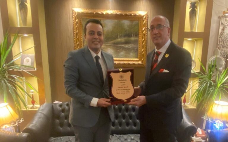 تكريم رئيس شركة ميناء القاهرة الجوي