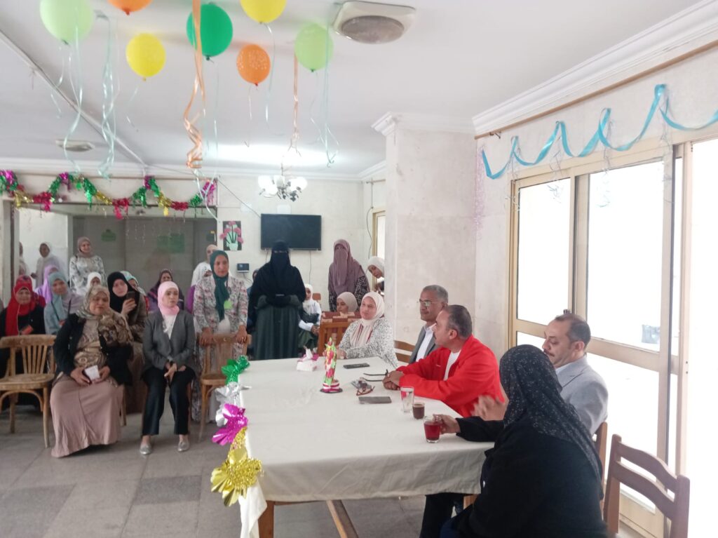 المعرض الخيري للملابس