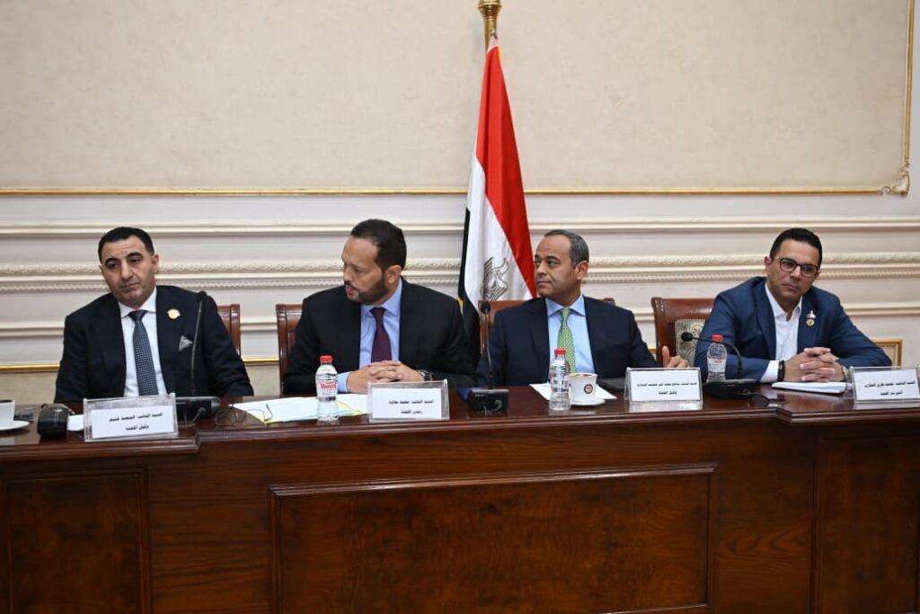 لجنة الصناعة بمجلس الشيوخ