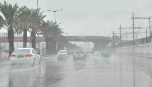 سقوط الأمطار