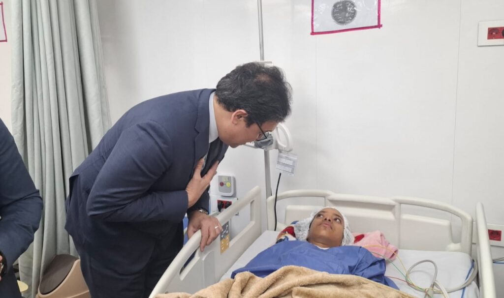 وزير الثقافة يزور المصابين