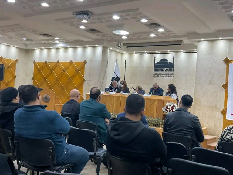 خلال مناقشة كتاب تكنولوجيا الاتصال